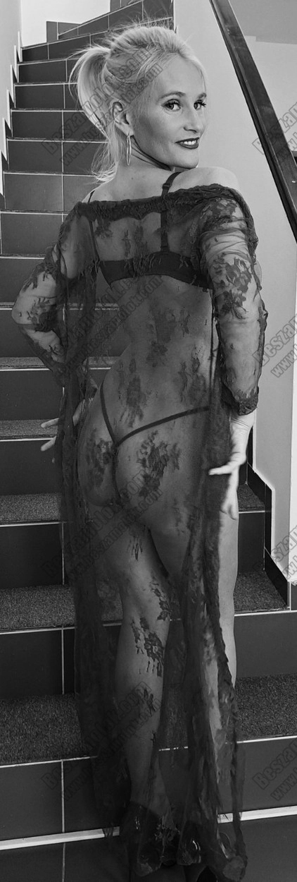 Noémi - +36 30 717 5746 - erotikus csuszkamasszazs foto